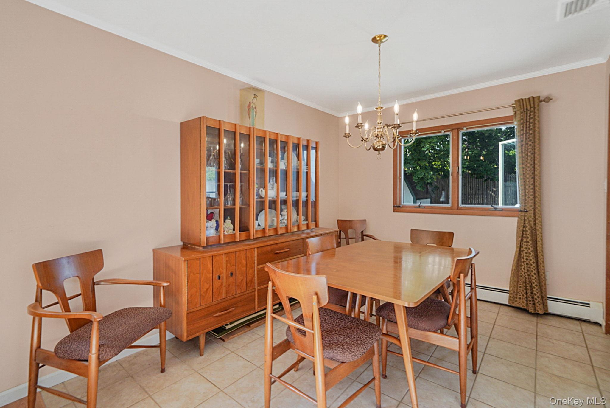 21 Coleridge Road, Holbrook, NY 11741