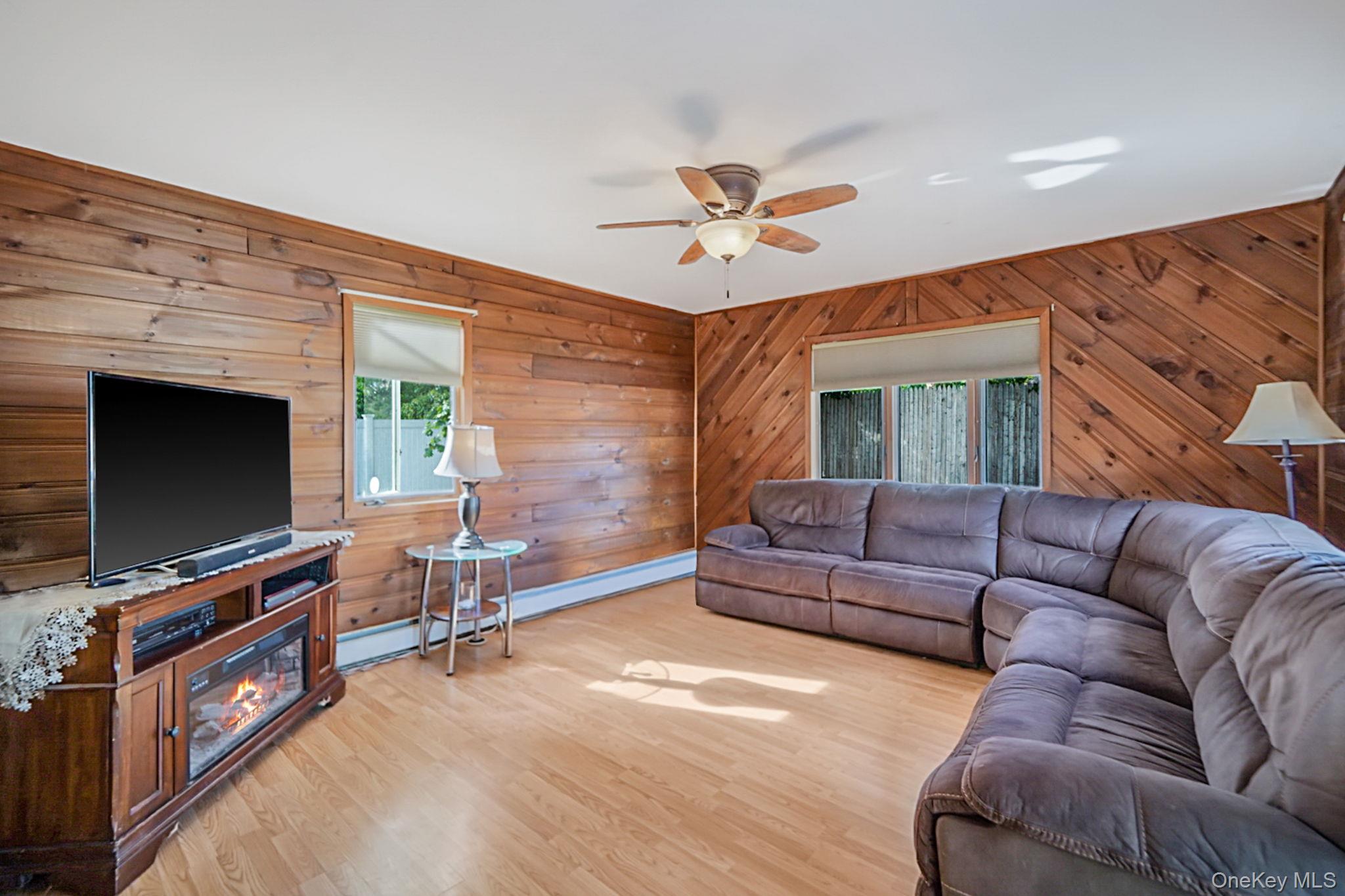 21 Coleridge Road, Holbrook, NY 11741