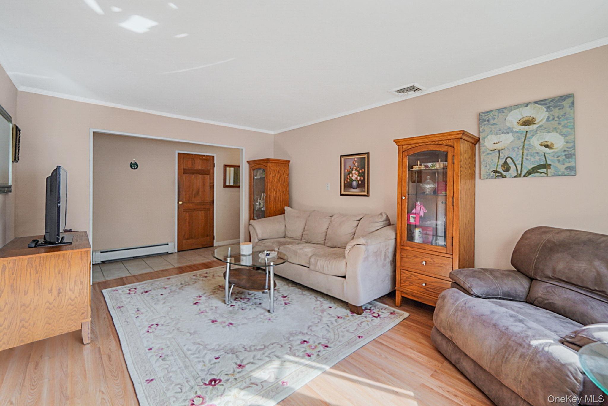 21 Coleridge Road, Holbrook, NY 11741