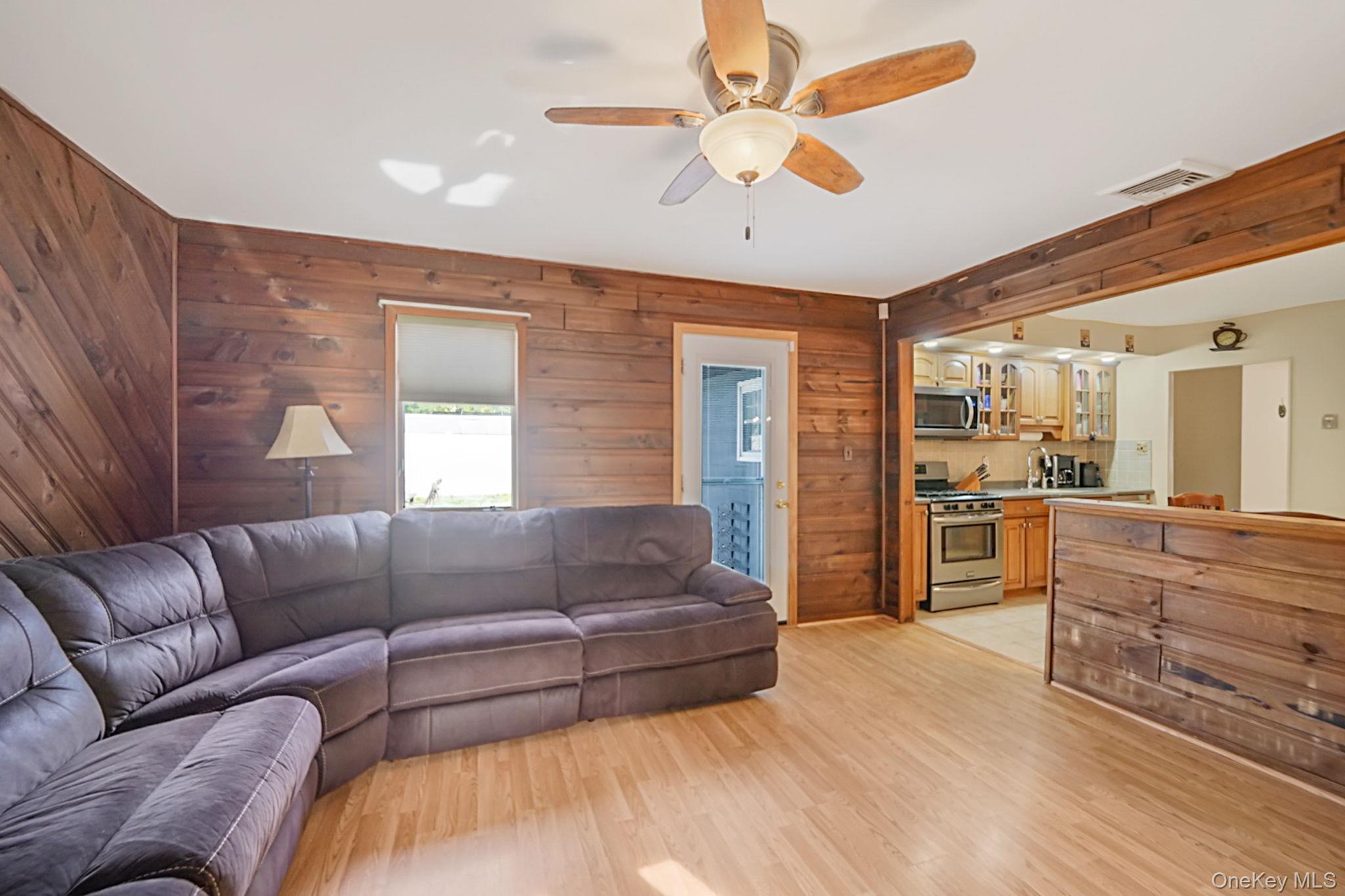 21 Coleridge Road, Holbrook, NY 11741