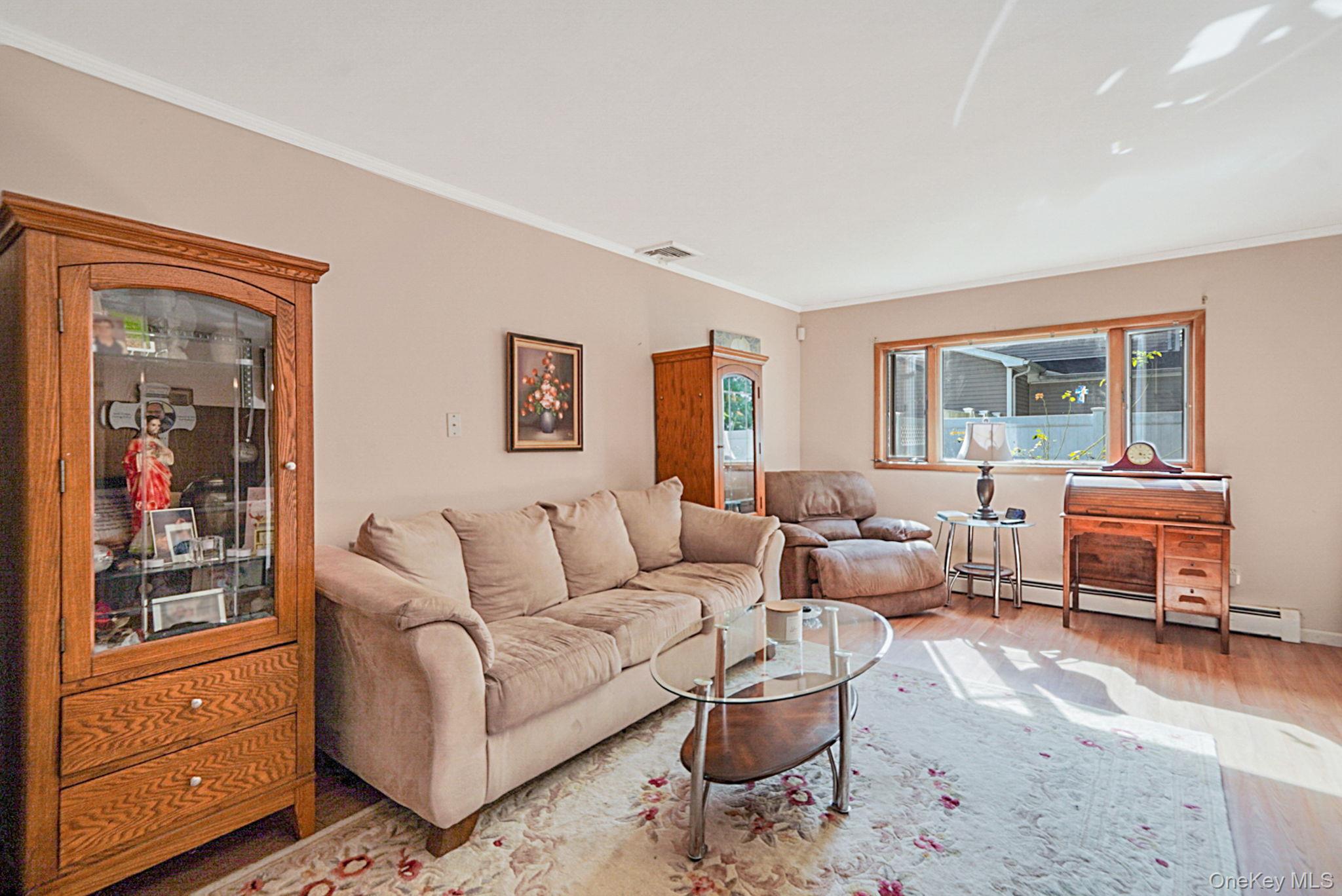 21 Coleridge Road, Holbrook, NY 11741