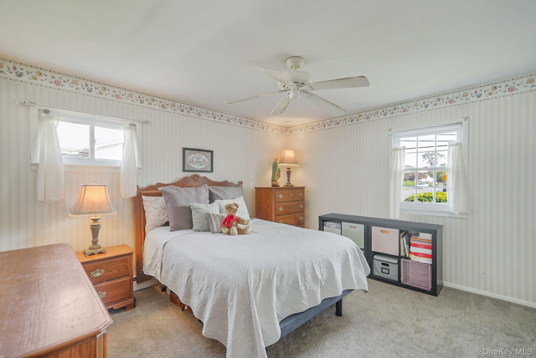 21 Coleridge Road, Holbrook, NY 11741