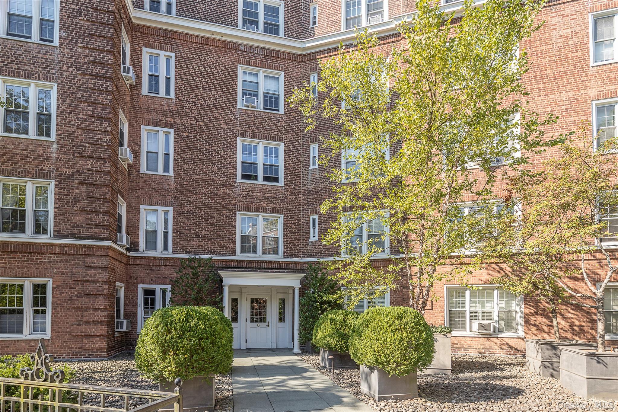 6 Midland Gardens # 4B, Bronxville, NY 10708