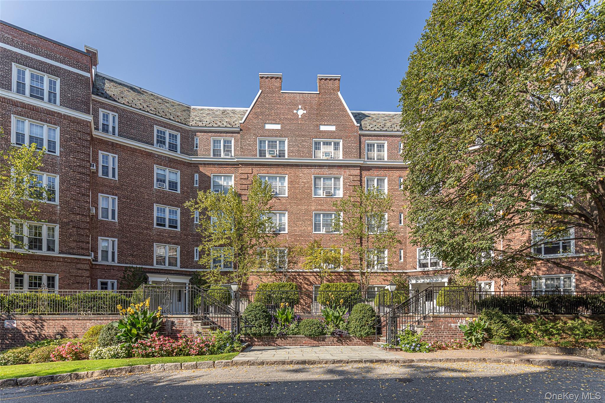 6 Midland Gardens # 4B, Bronxville, NY 10708