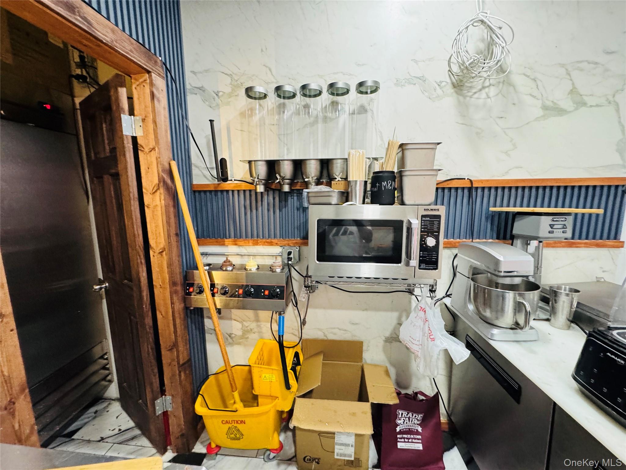 1656 broadway, New York (Manhattan), NY 10019