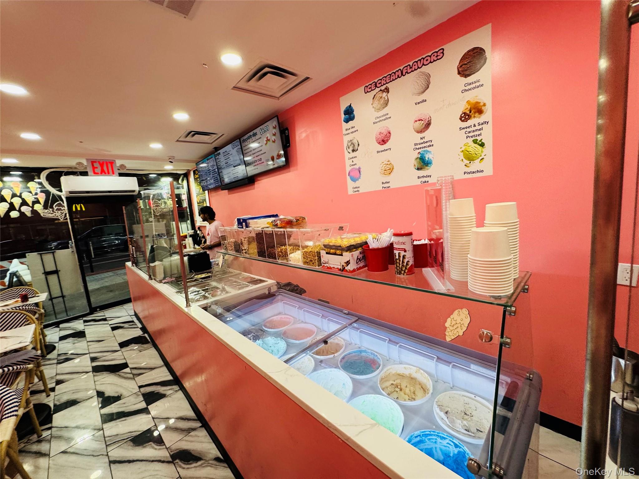 1656 broadway, New York (Manhattan), NY 10019