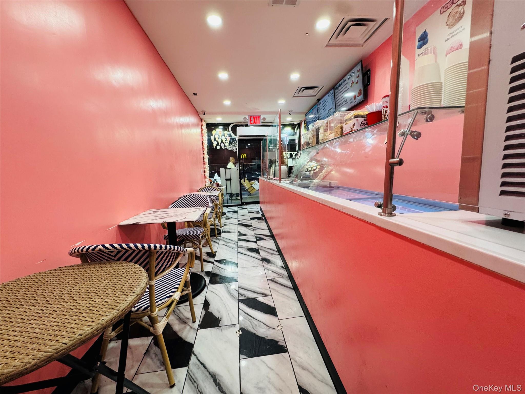 1656 broadway, New York (Manhattan), NY 10019