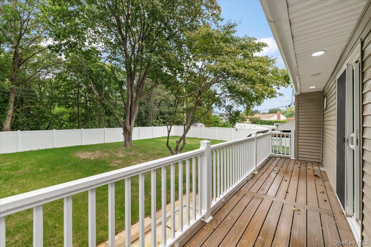 6 Nowick Lane, Smithtown, NY 11787