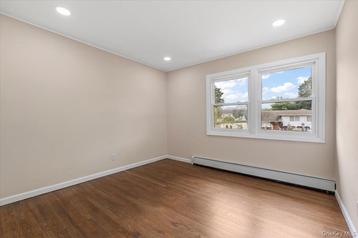 6 Nowick Lane, Smithtown, NY 11787