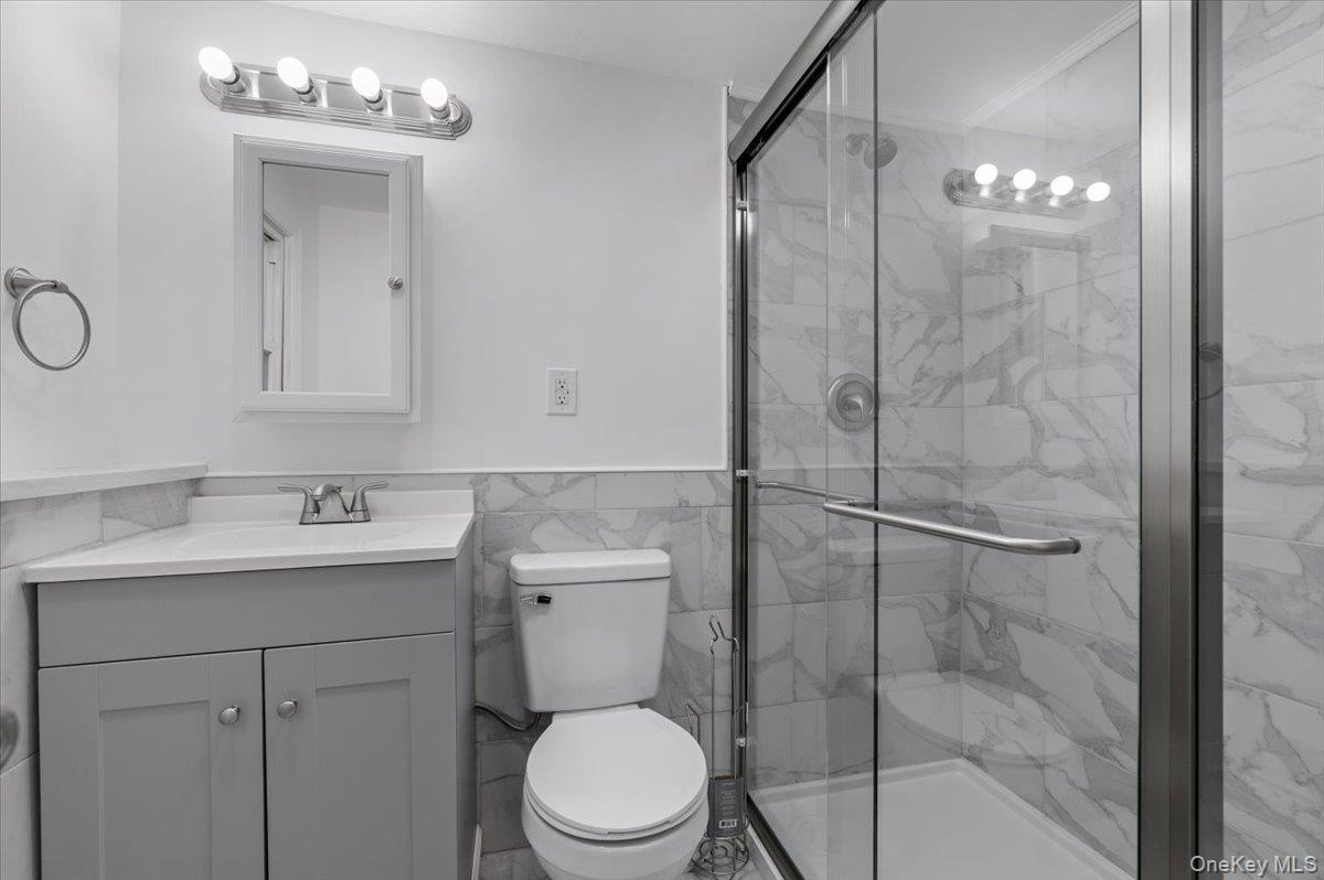 6 Nowick Lane, Smithtown, NY 11787