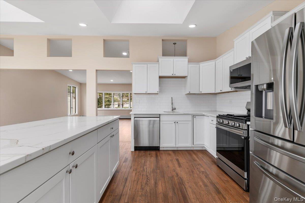 6 Nowick Lane, Smithtown, NY 11787