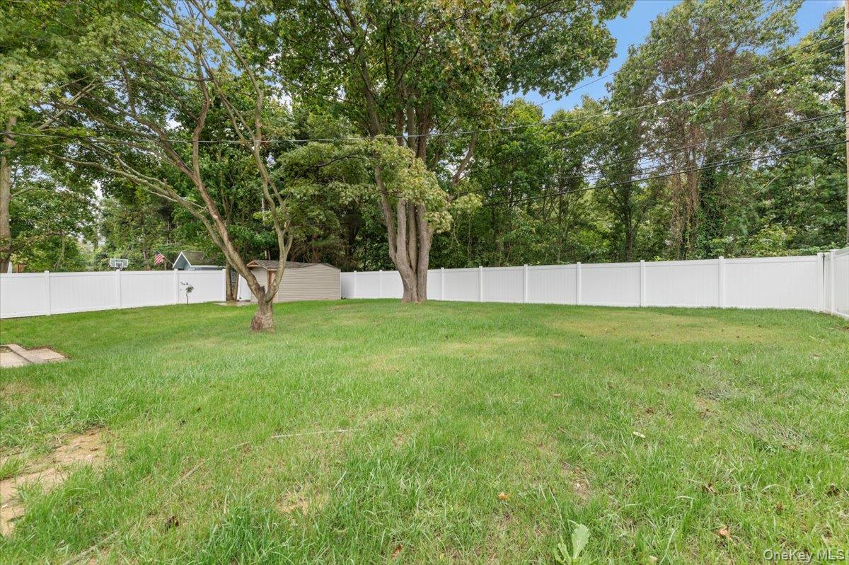 6 Nowick Lane, Smithtown, NY 11787