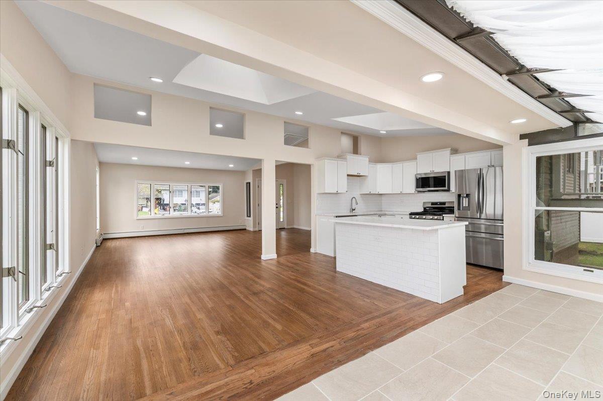 6 Nowick Lane, Smithtown, NY 11787