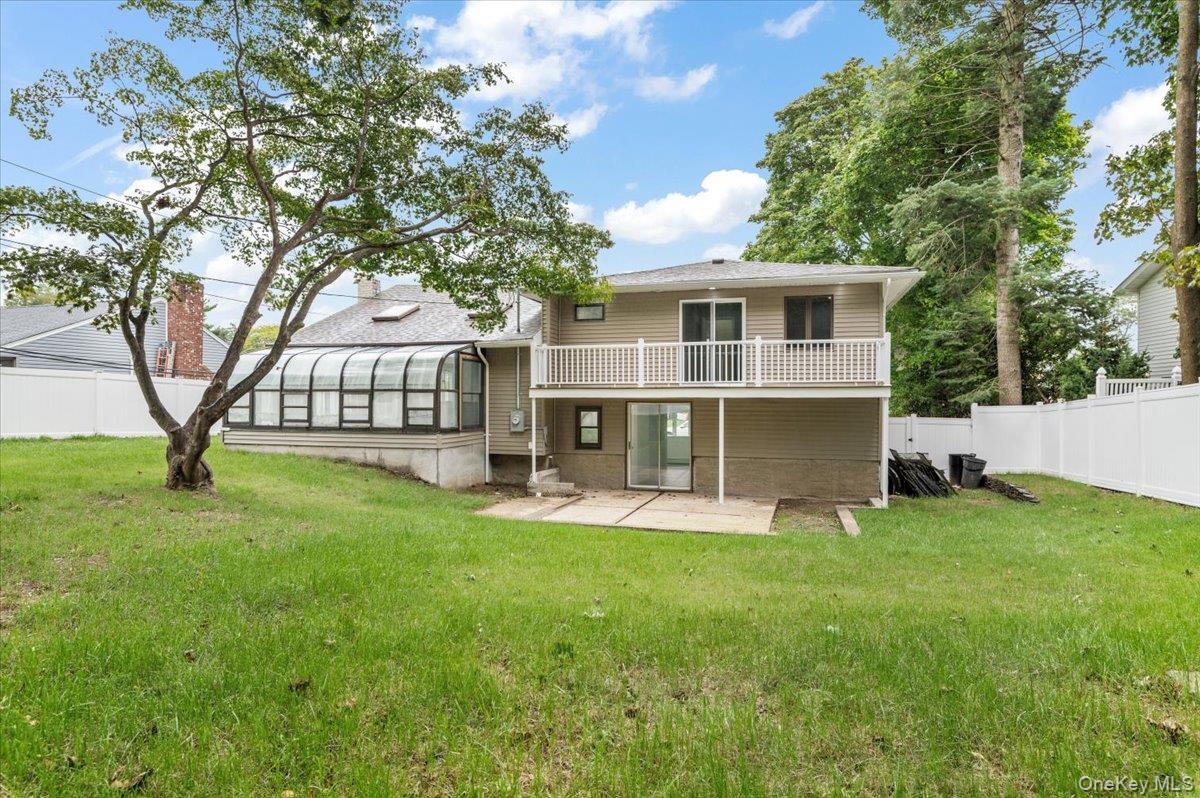 6 Nowick Lane, Smithtown, NY 11787