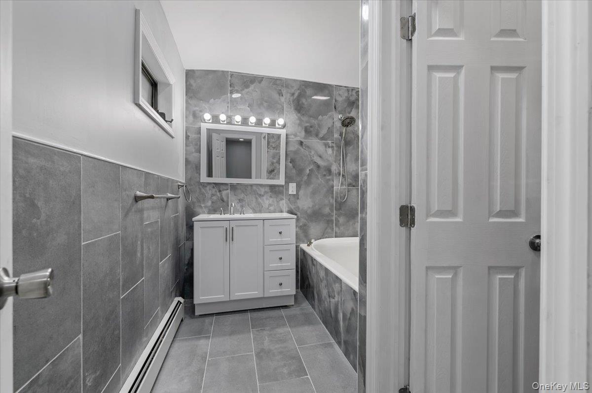 6 Nowick Lane, Smithtown, NY 11787