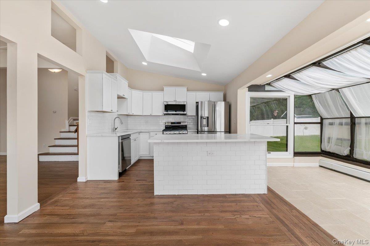 6 Nowick Lane, Smithtown, NY 11787