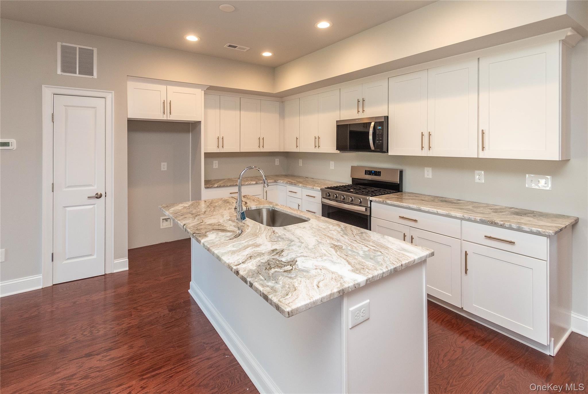 128 Hudson View Terrace, Hyde Park, NY 12538