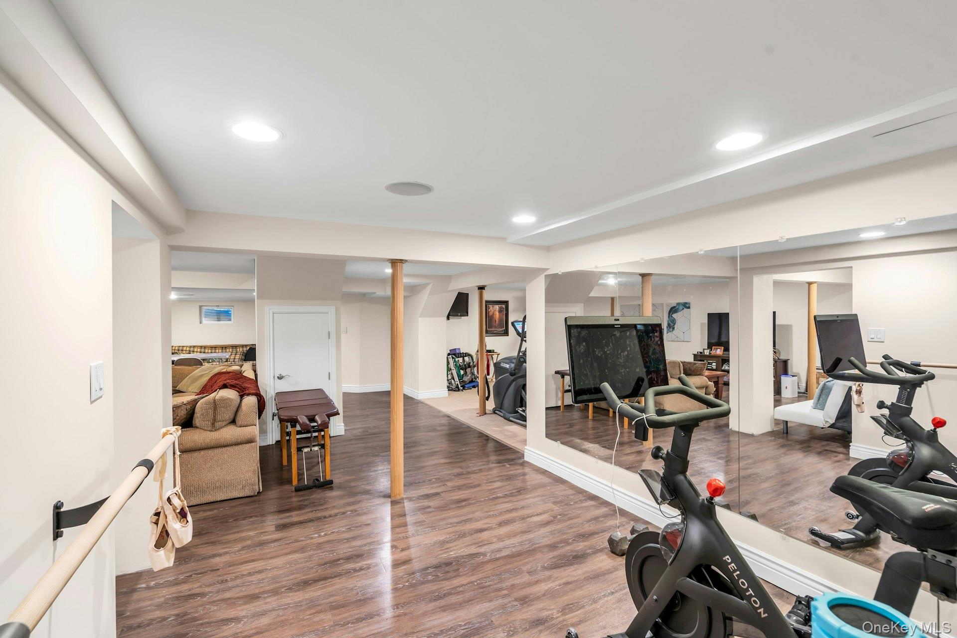 18 Norma Lane, Dix Hills, NY 11746