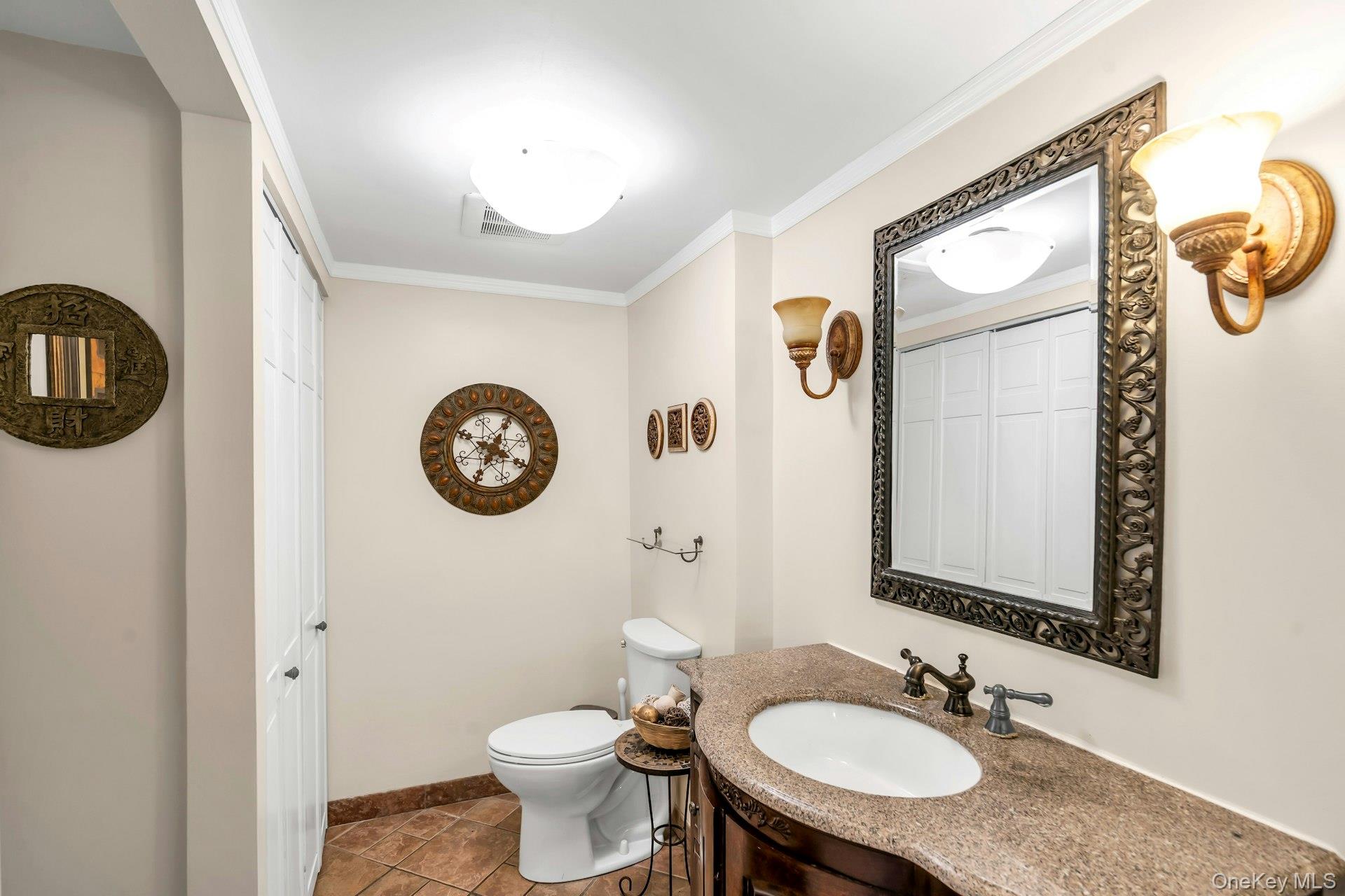 18 Norma Lane, Dix Hills, NY 11746