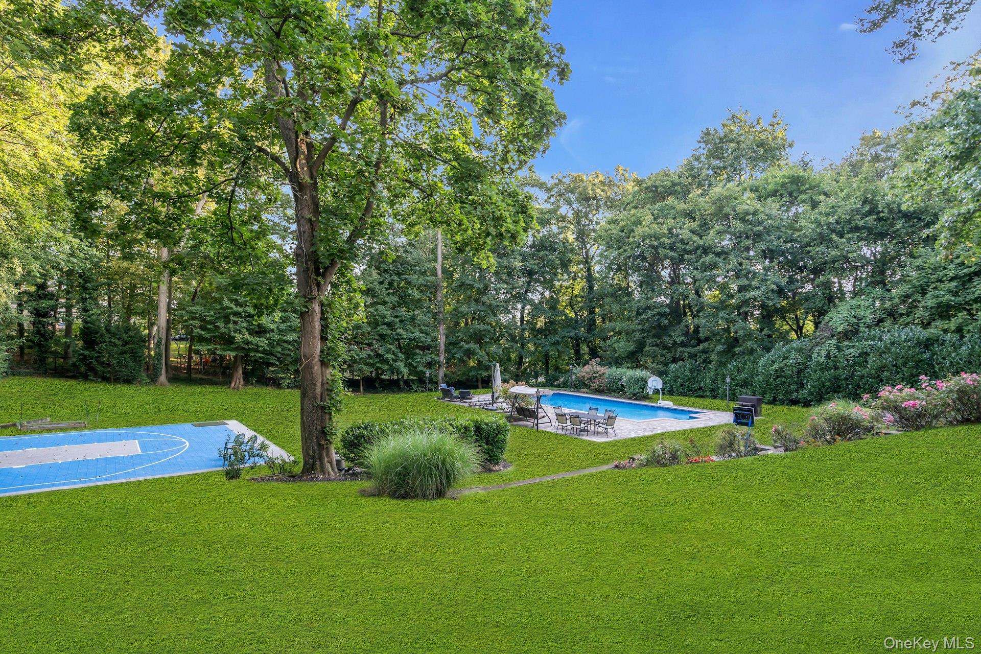 18 Norma Lane, Dix Hills, NY 11746