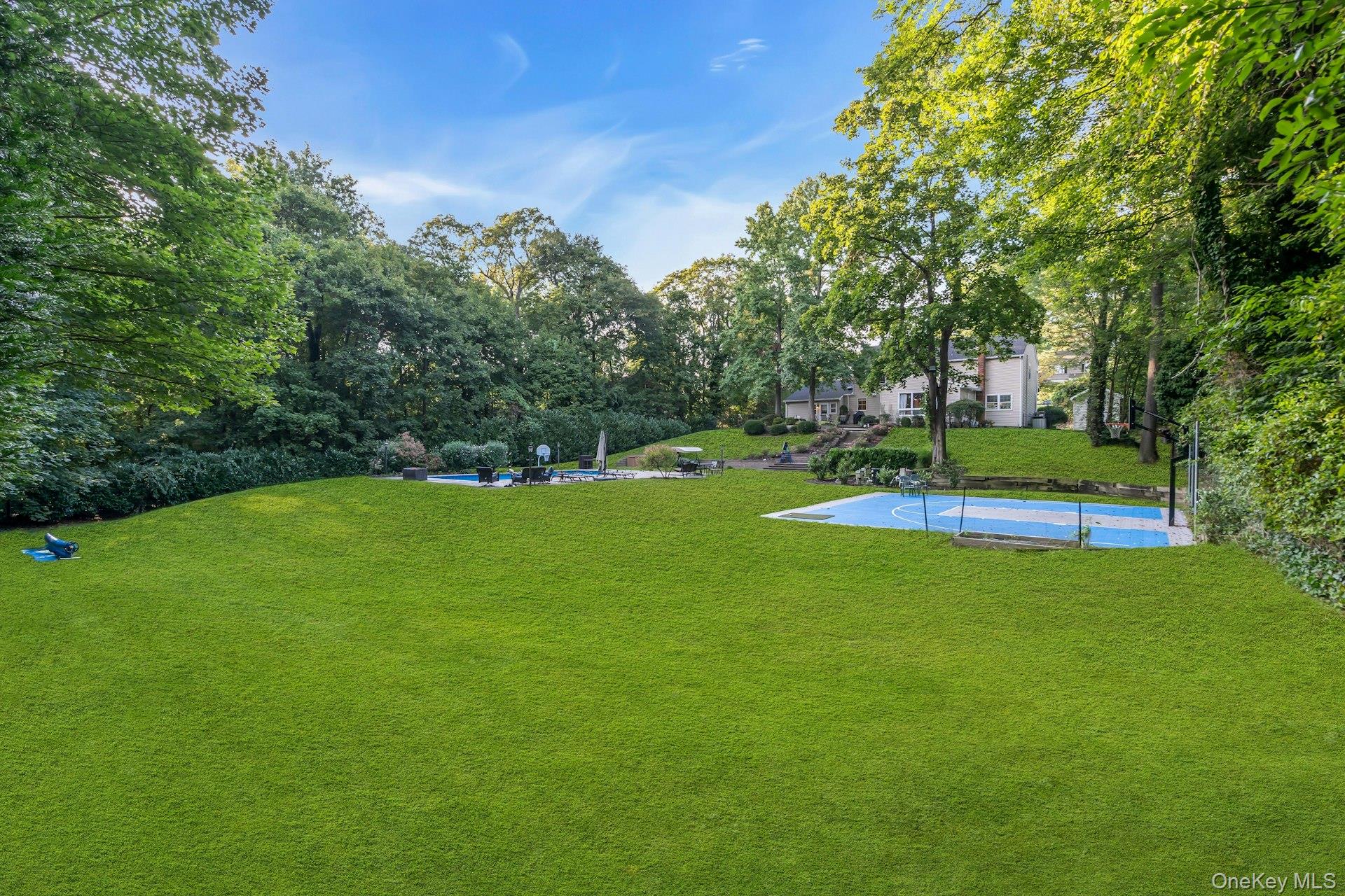 18 Norma Lane, Dix Hills, NY 11746