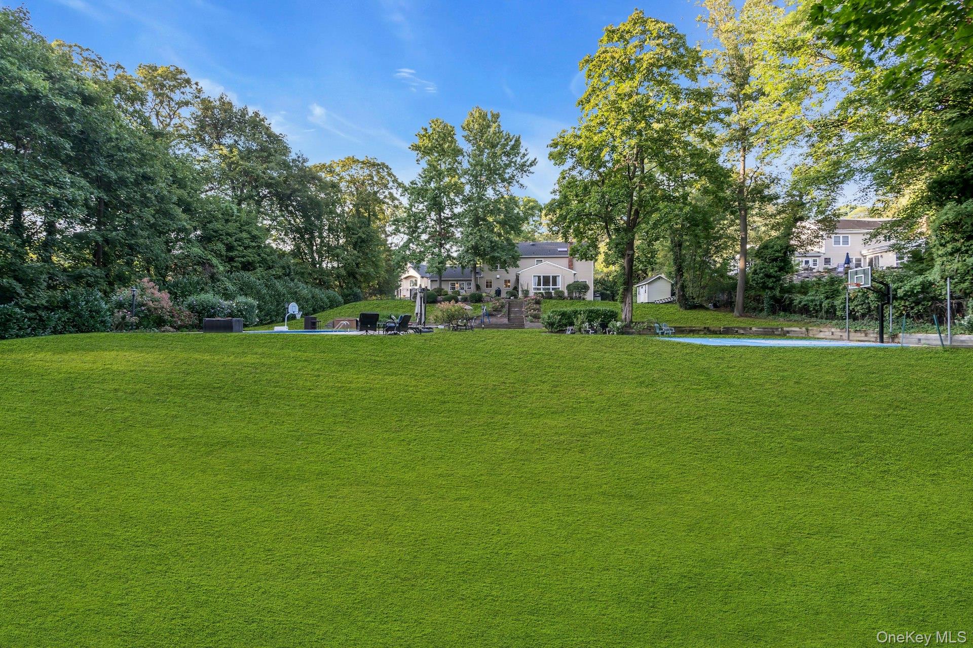 18 Norma Lane, Dix Hills, NY 11746