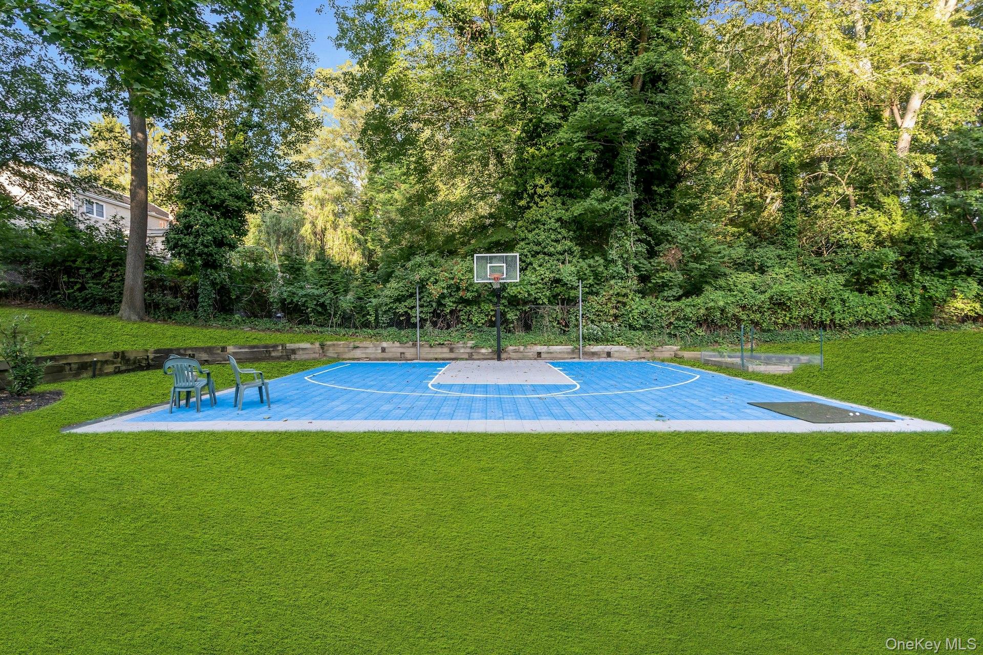 18 Norma Lane, Dix Hills, NY 11746