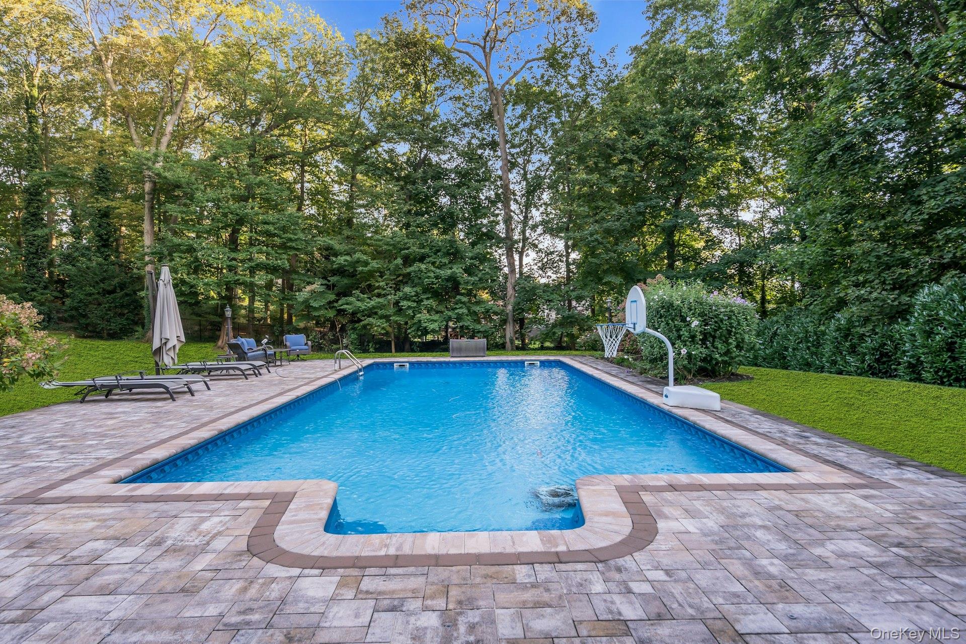 18 Norma Lane, Dix Hills, NY 11746