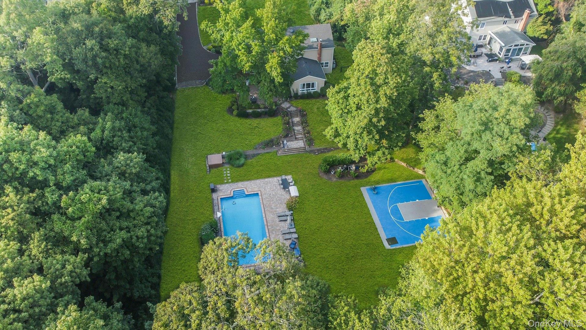 18 Norma Lane, Dix Hills, NY 11746