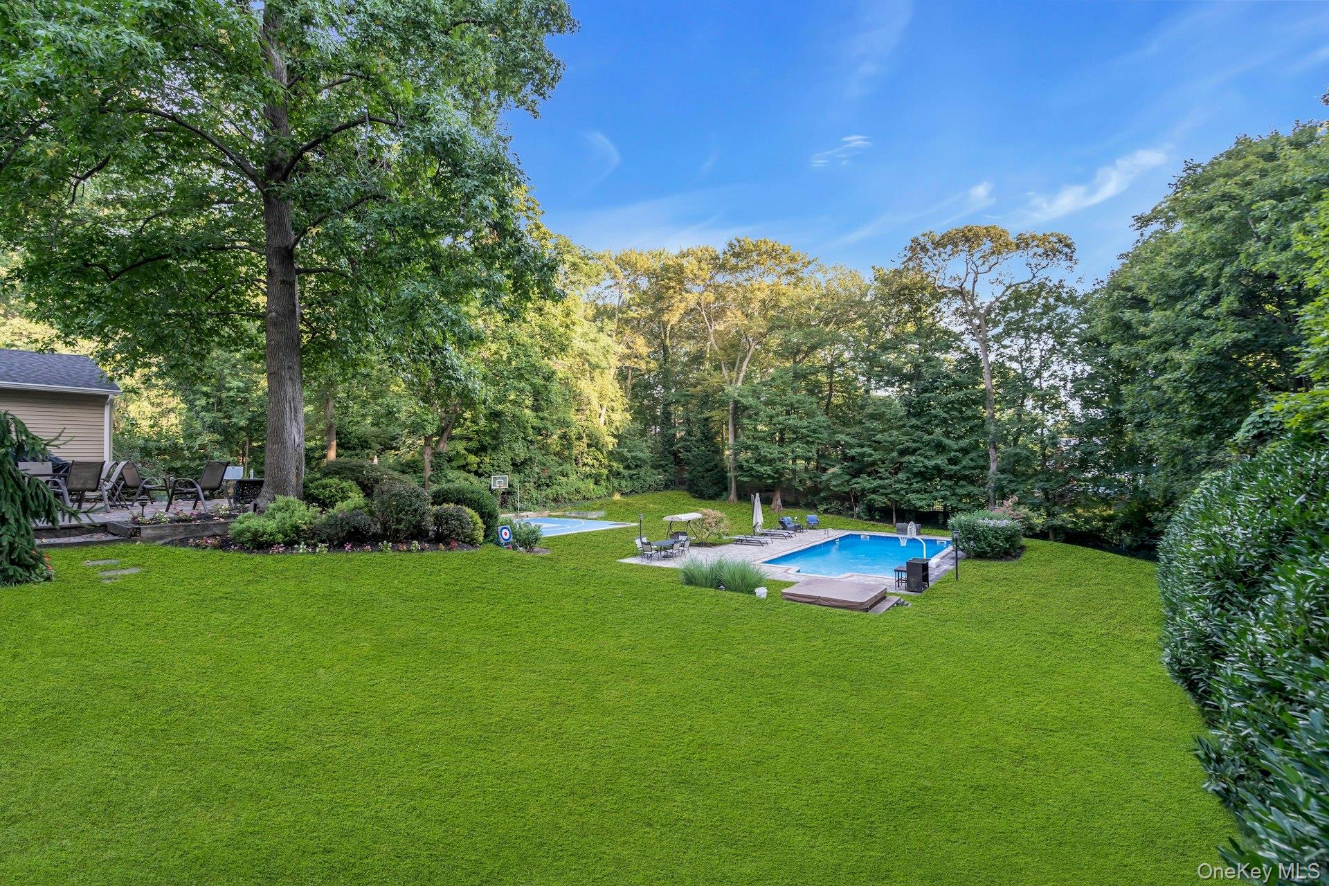 18 Norma Lane, Dix Hills, NY 11746