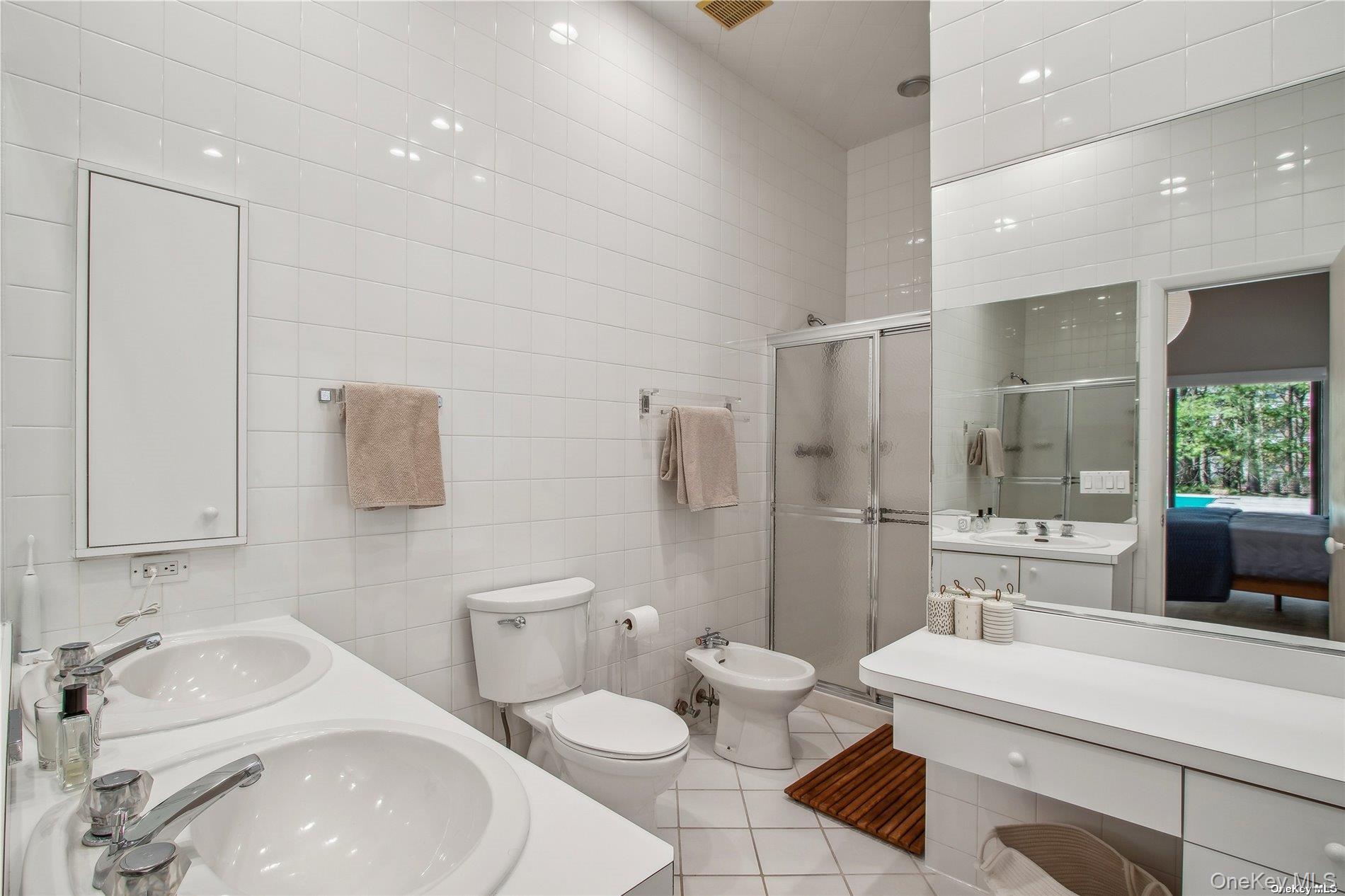 8 Deer Path, Quogue, NY 11959