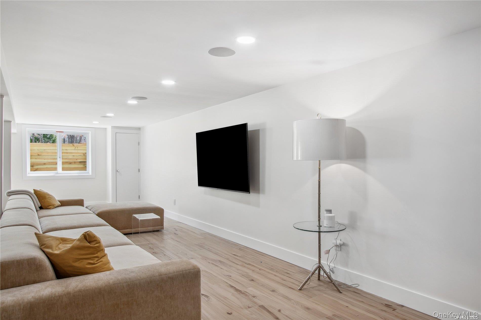 8 Deer Path, Quogue, NY 11959