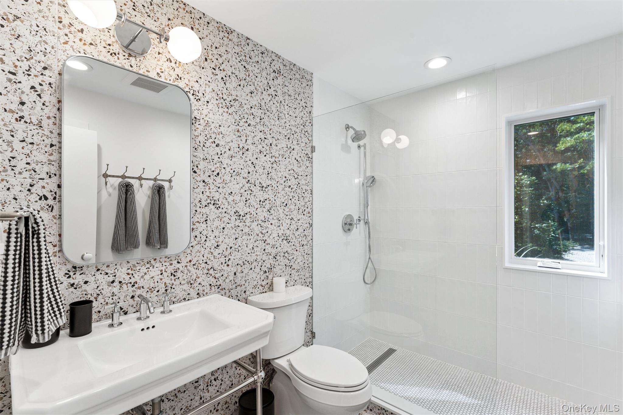 8 Deer Path, Quogue, NY 11959