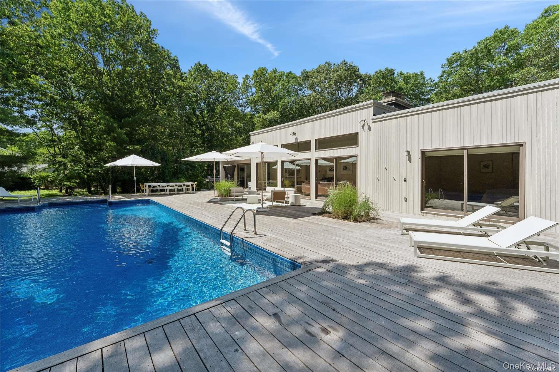 8 Deer Path, Quogue, NY 11959