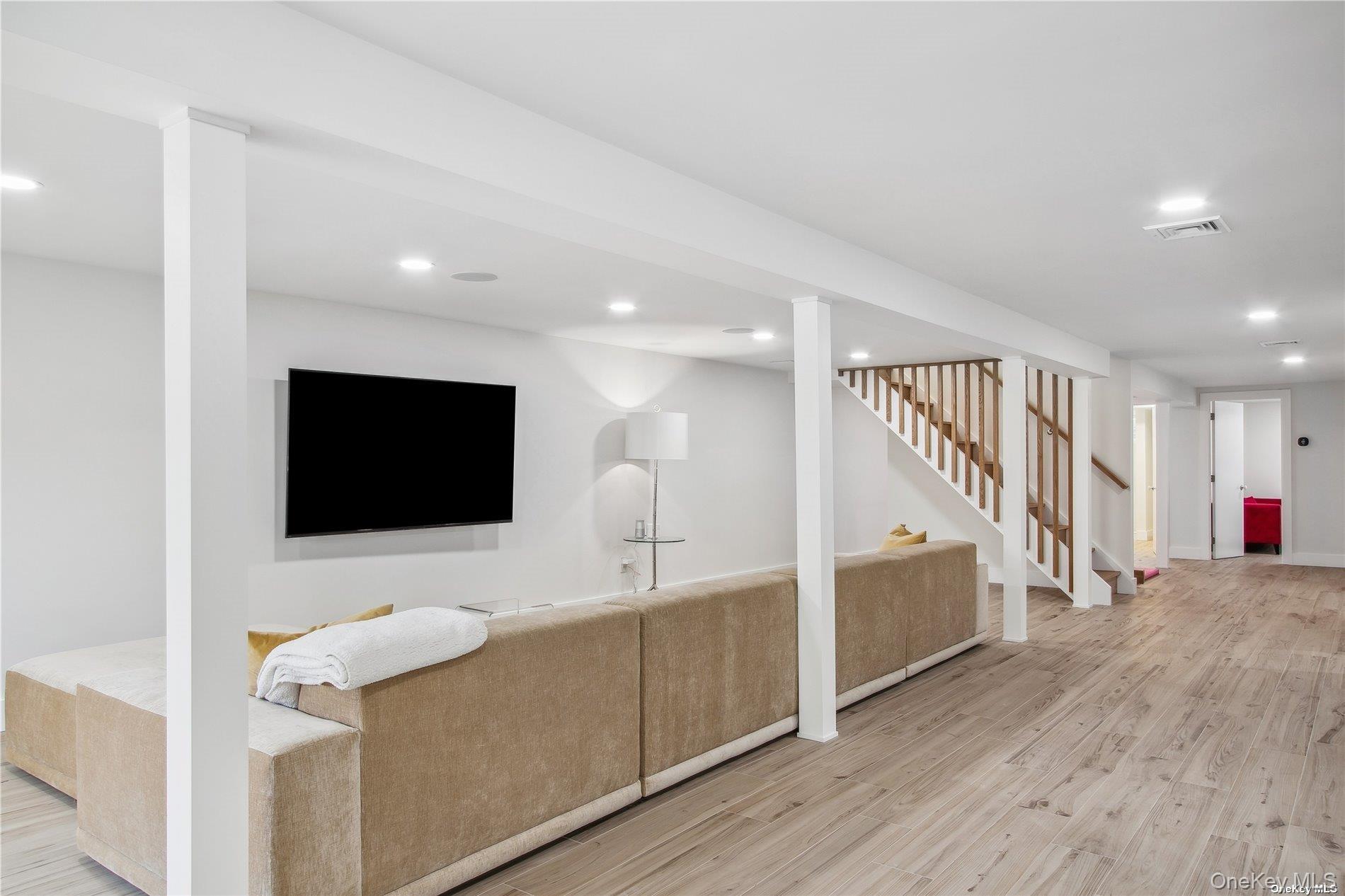 8 Deer Path, Quogue, NY 11959