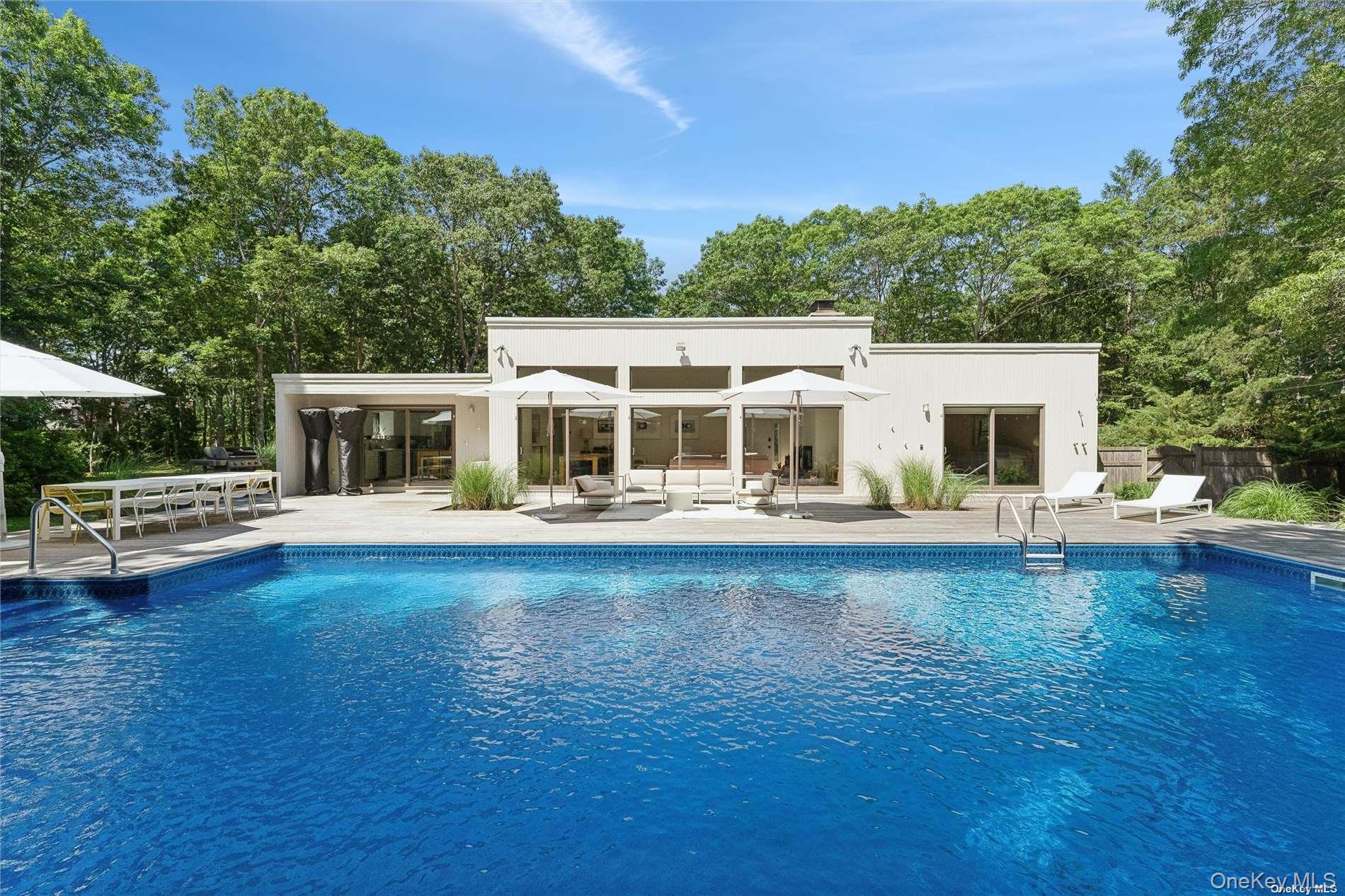 8 Deer Path, Quogue, NY 11959