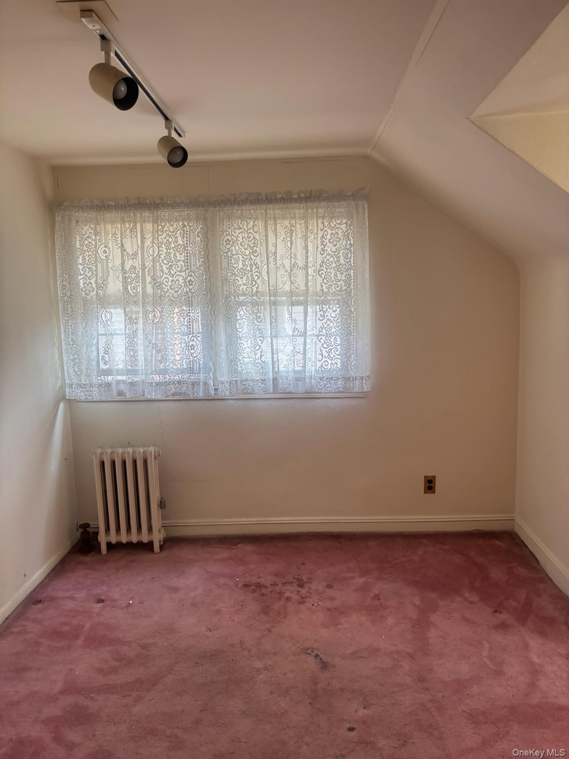 545 6th Avenue, New Hyde Park, NY 11040