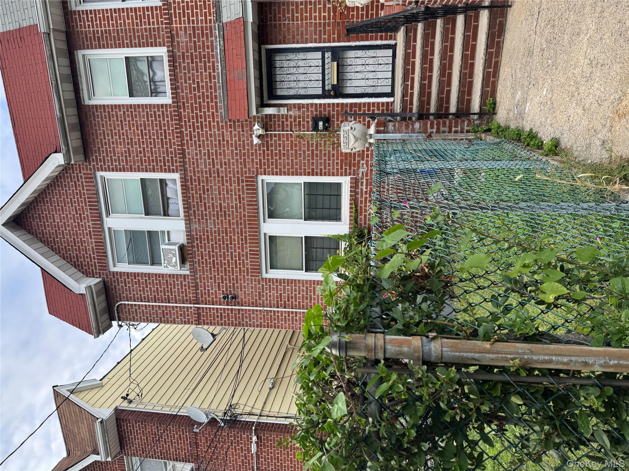 927 E 219th Street, Bronx, NY 10469