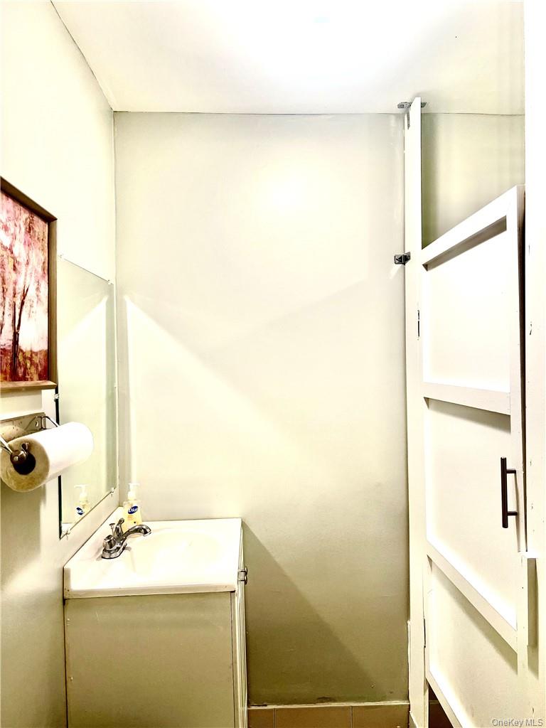 12 Washington Street # 2nd Fl, Middletown, NY 10940