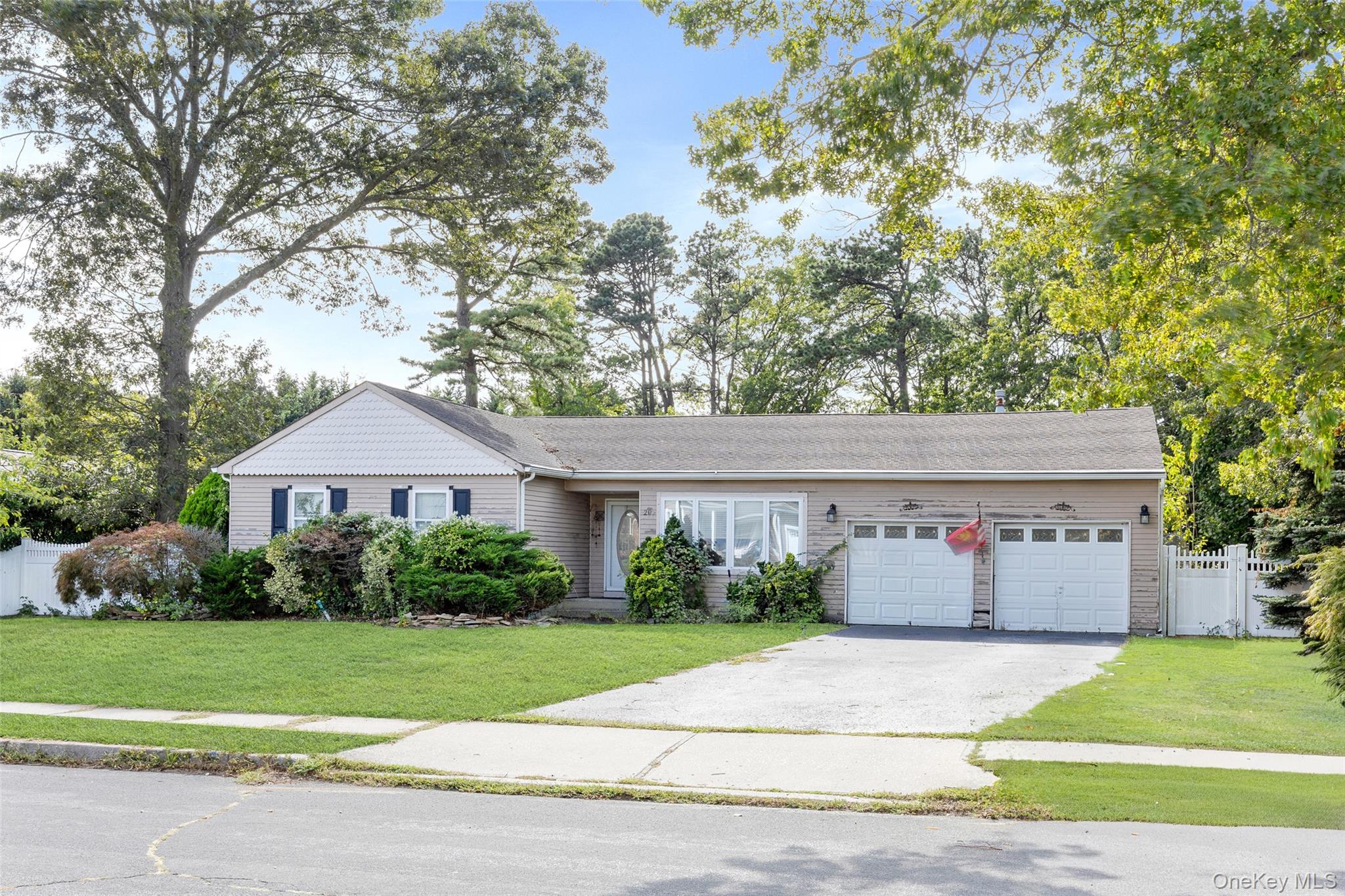 20 Westminster Drive, Bohemia, NY 11716