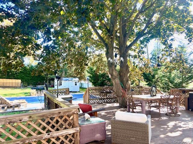 16 Lilac Road, Westhampton Beach, NY 11978