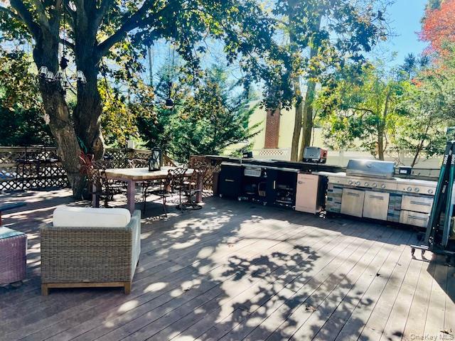 16 Lilac Road, Westhampton Beach, NY 11978