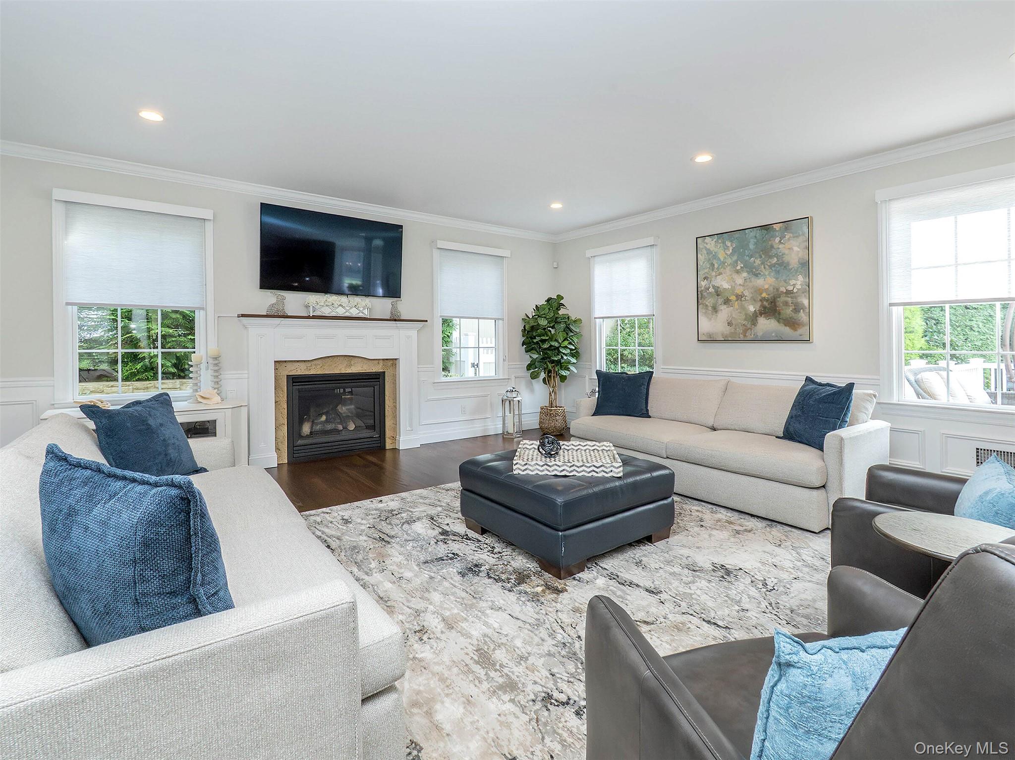 1 Coolidge Avenue, Glen Head, NY 11545