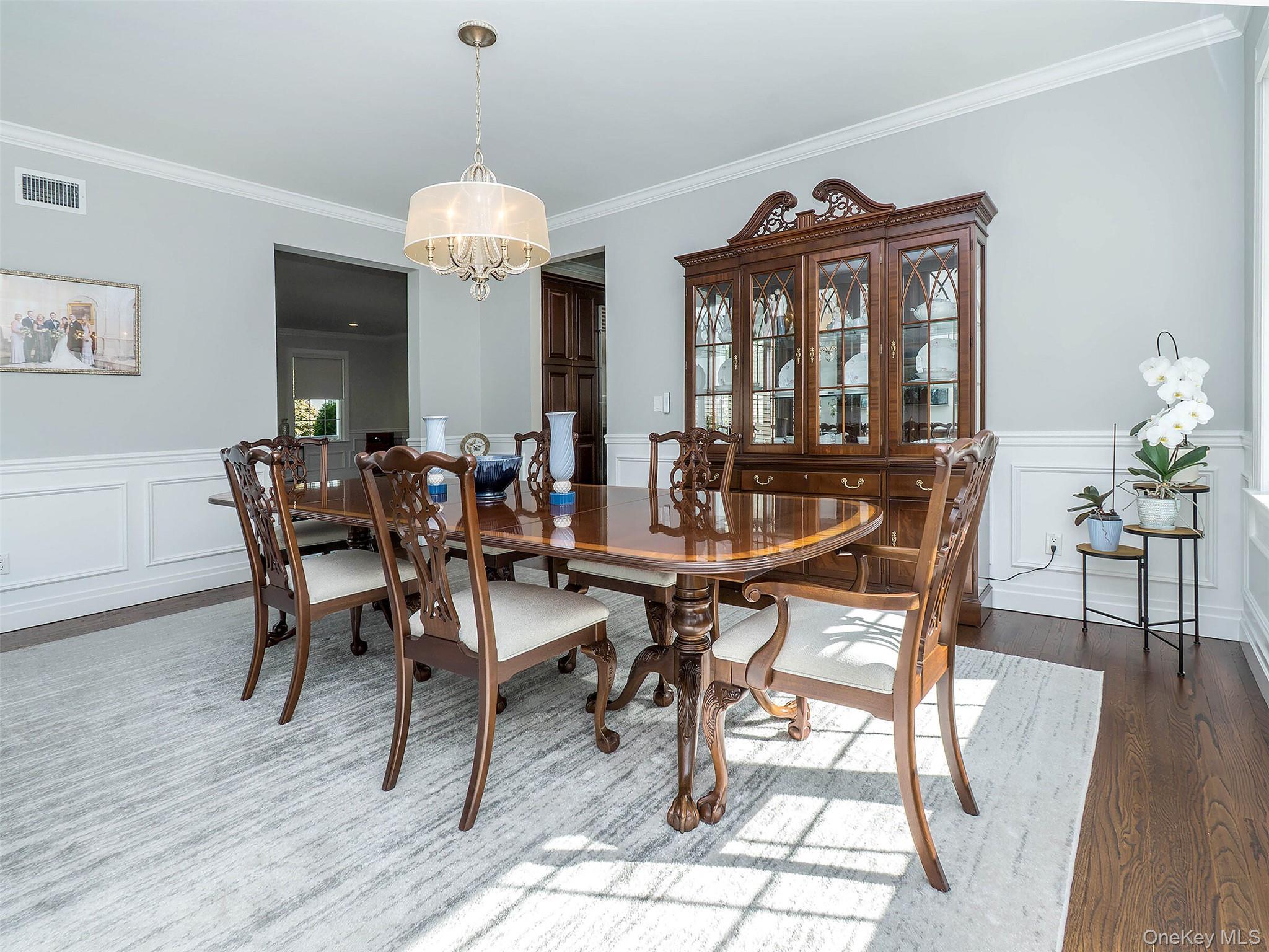 1 Coolidge Avenue, Glen Head, NY 11545