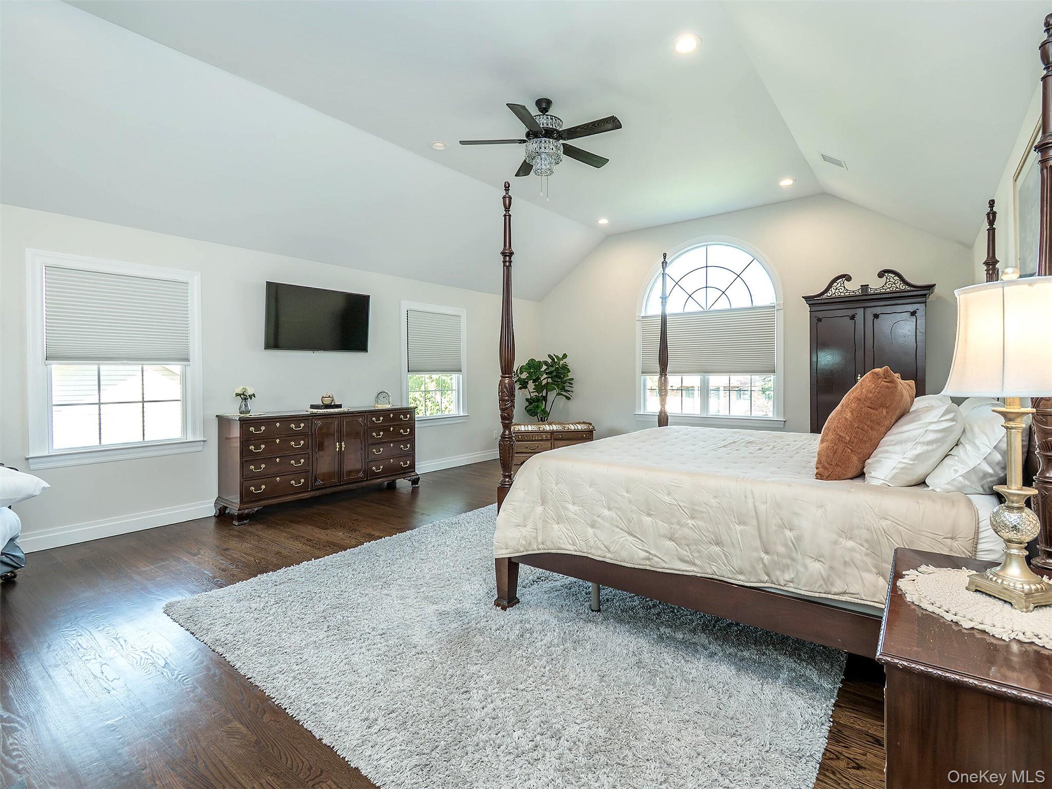 1 Coolidge Avenue, Glen Head, NY 11545