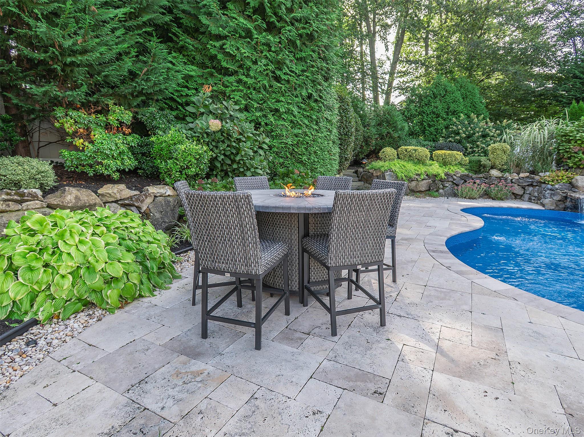 1 Coolidge Avenue, Glen Head, NY 11545