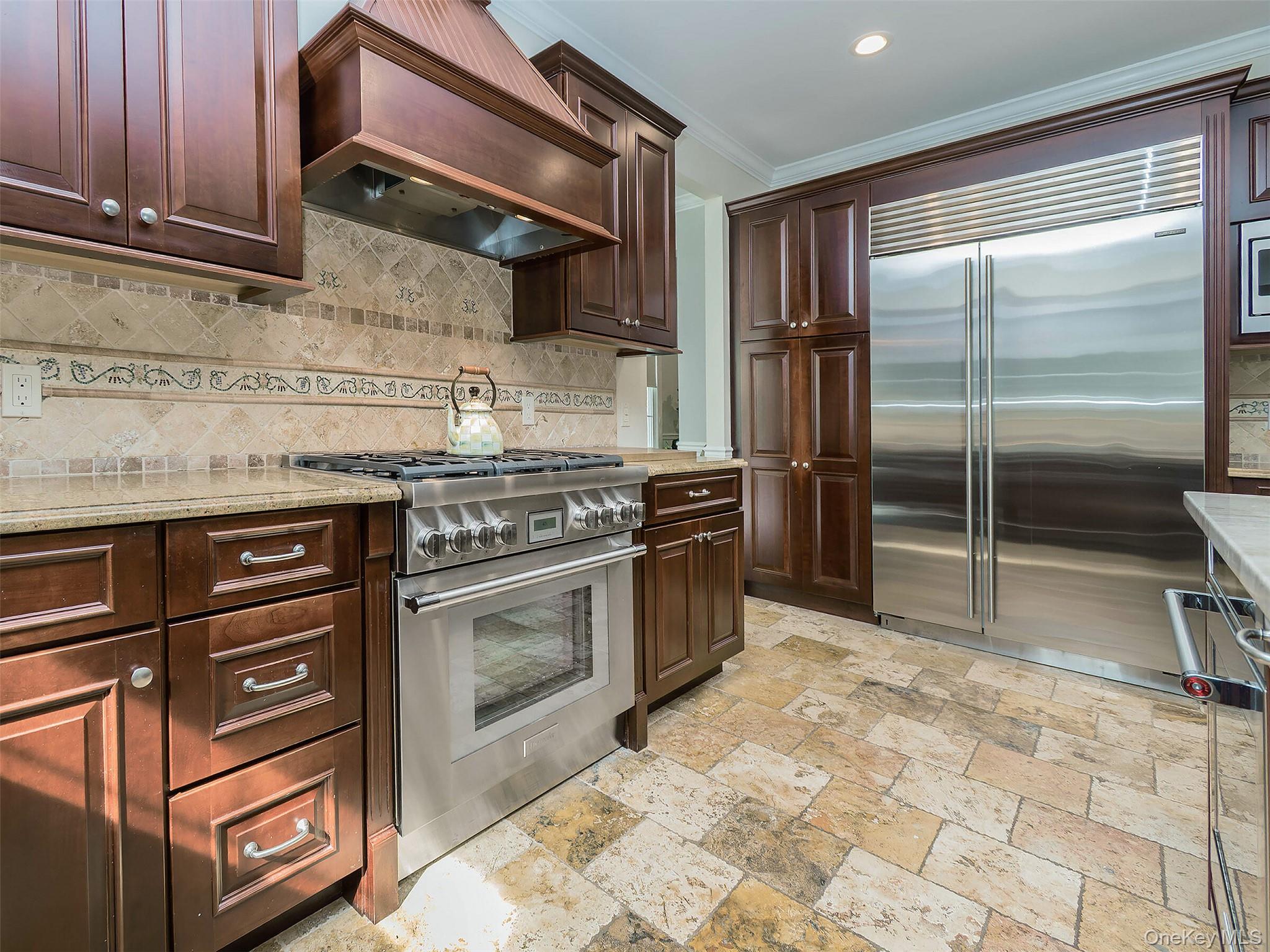 1 Coolidge Avenue, Glen Head, NY 11545