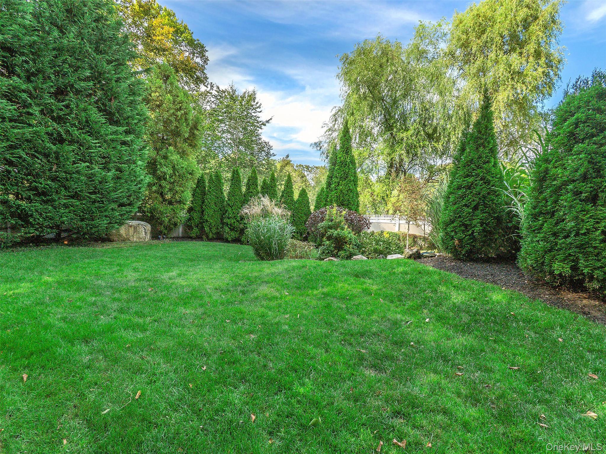 1 Coolidge Avenue, Glen Head, NY 11545