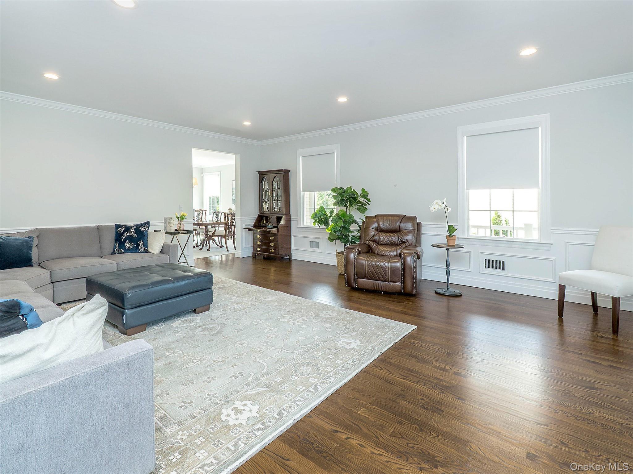 1 Coolidge Avenue, Glen Head, NY 11545