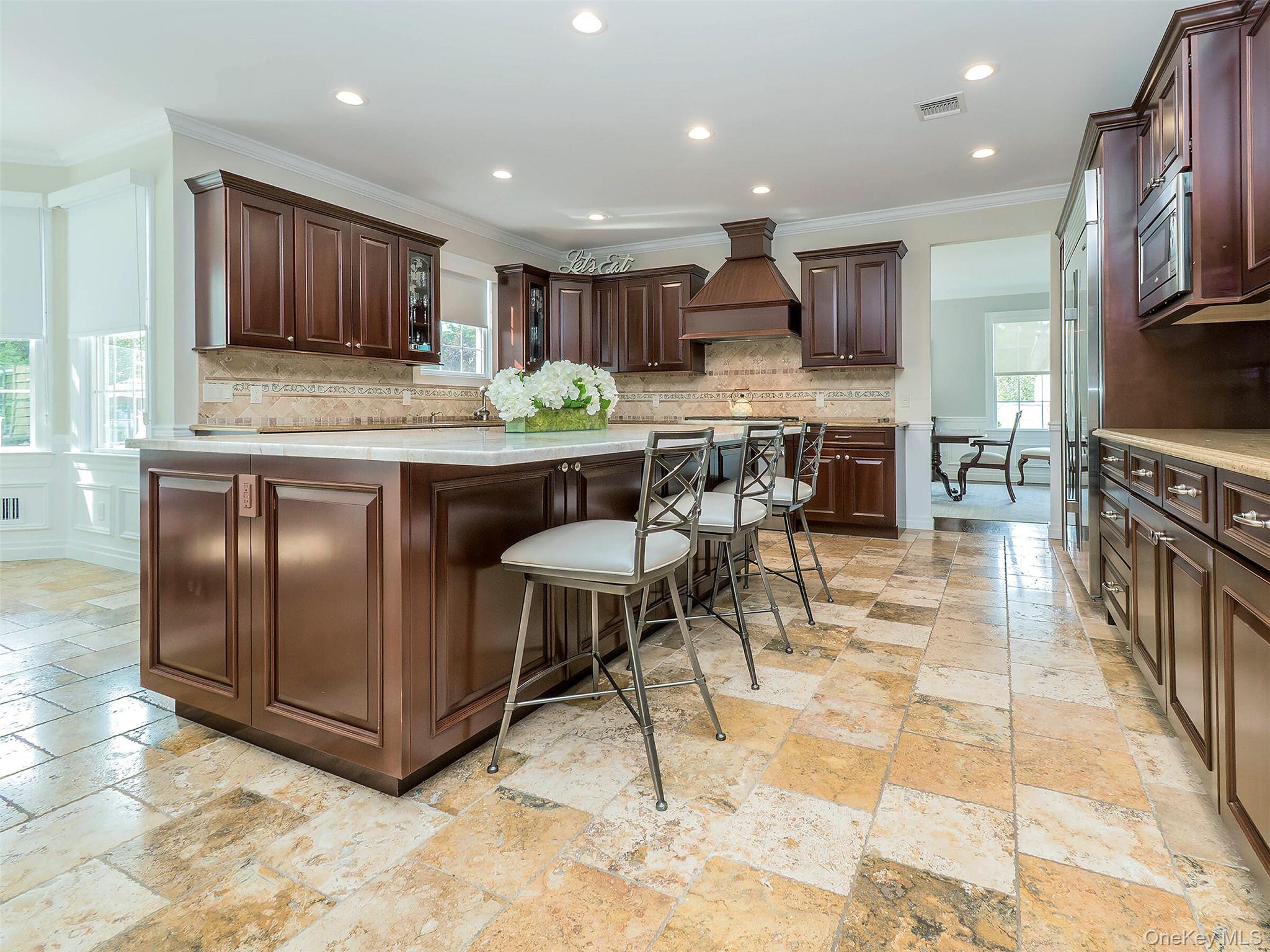 1 Coolidge Avenue, Glen Head, NY 11545